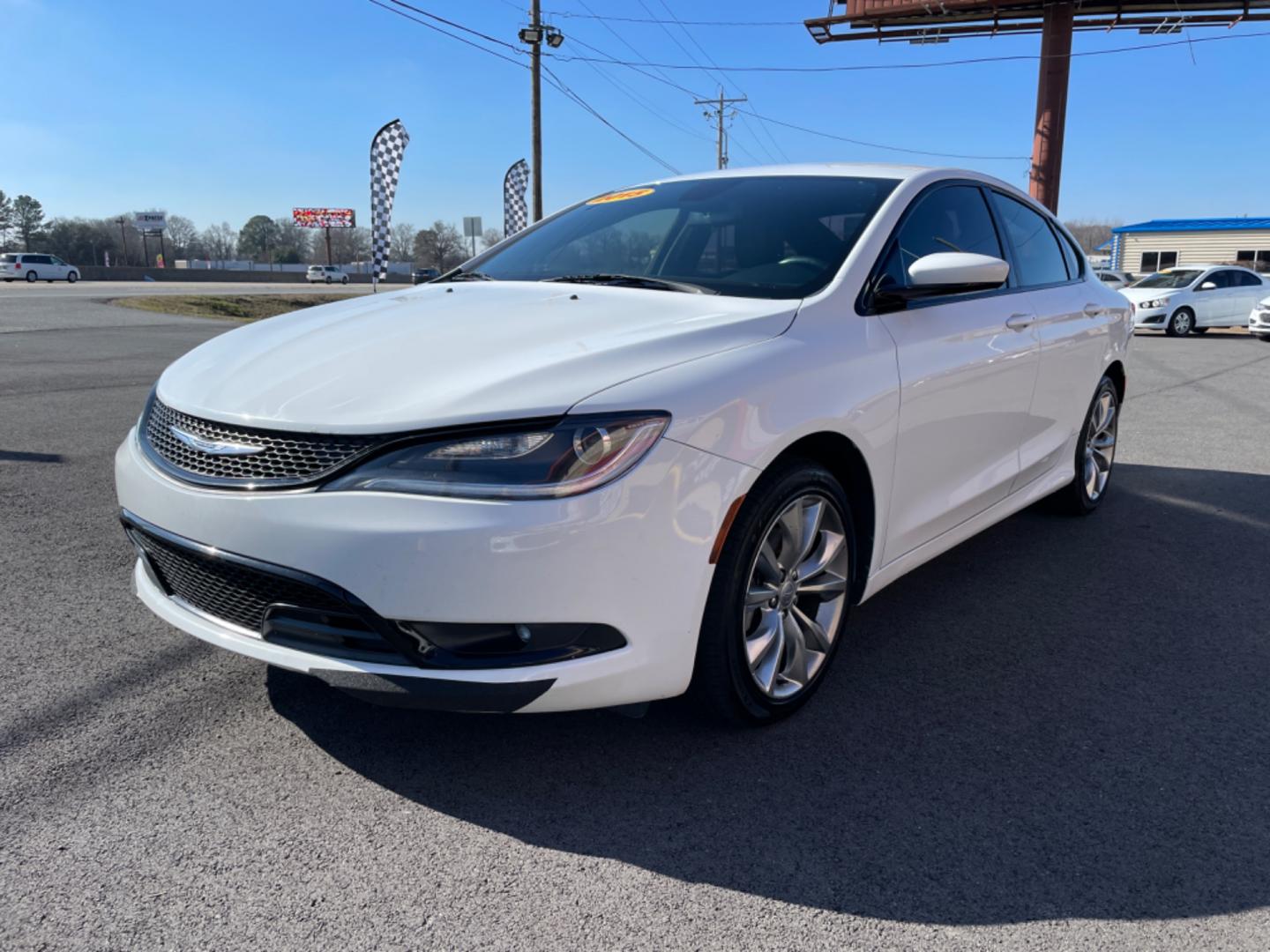 2015 White Chrysler 200 (1C3CCCBB6FN) with an 4-Cyl, MultiAir, 2.4L engine, Automatic, 9-Spd transmission, located at 8008 Warden Rd, Sherwood, AR, 72120, (501) 801-6100, 34.830078, -92.186684 - Photo#3